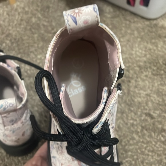 Pink art class Dr Martin knock offs! - Picture 3 of 5